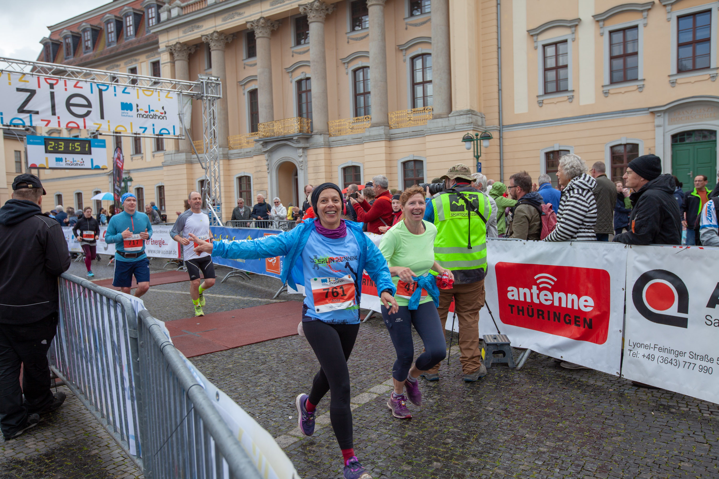 Bauhaus Marathon 04 2019 2 500 Teilnehmer Zuschauer Deutsches Rotes Kreuz In Weimar